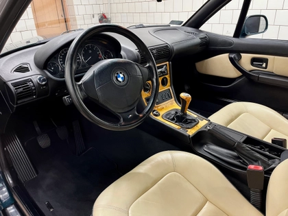 srodek wyczyszczonego auta bmw